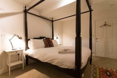 Bed & Breakfast The Holford Arms