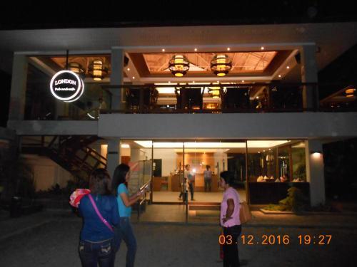 London Beach Resort And Hotel