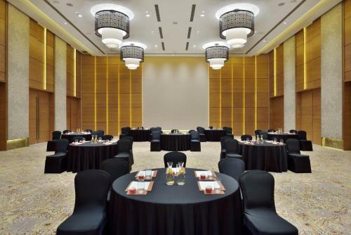 Hotel Courtyard By Marriott Raipur
