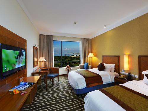 Baohua Harbour View Hotel