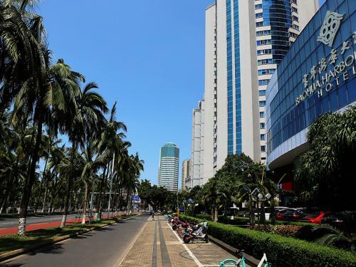 Baohua Harbour View Hotel
