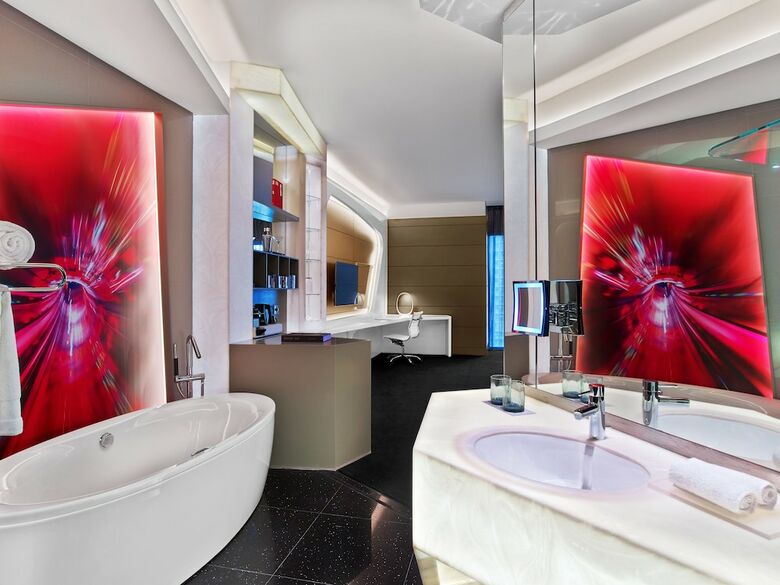 V Hotel Curio Collection By Hilton