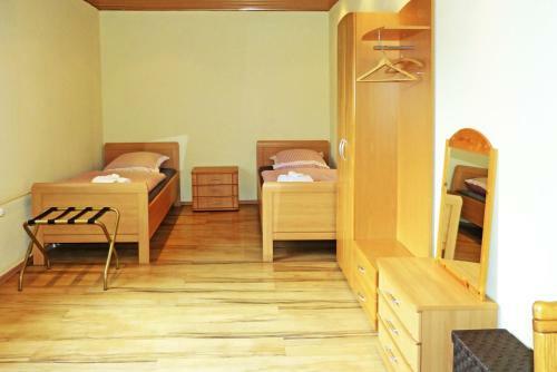 Messe-zimmer Tus-treff