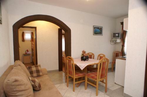 Hostal Triple Room Biograd Na Moru 4305c