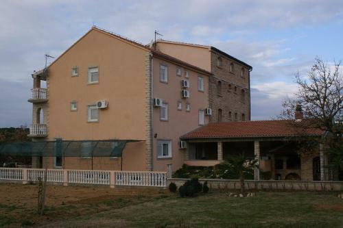 Hostal Triple Room Biograd Na Moru 4305c