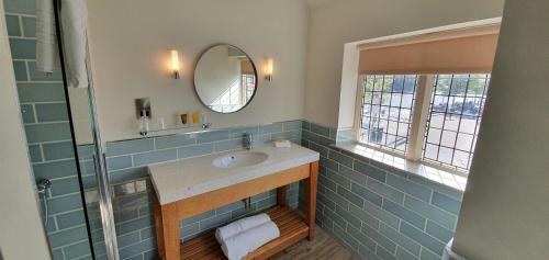 Hotel The Boathouse Inn & Riverside Rooms