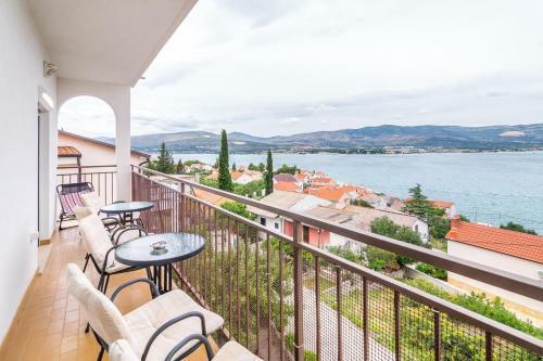 Apartment Arbanija 7543a