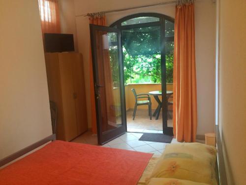 Apartments Damir 2838