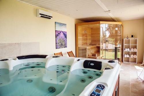 Bed & Breakfast Les Champs De Provence