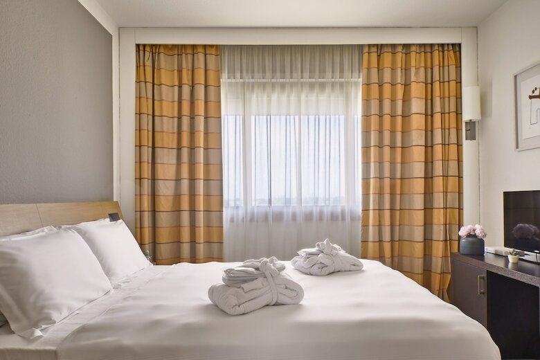Living Place Hotel