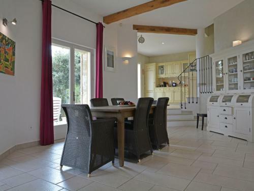 Holiday Home Mas Lub�ron Vue Magnifique