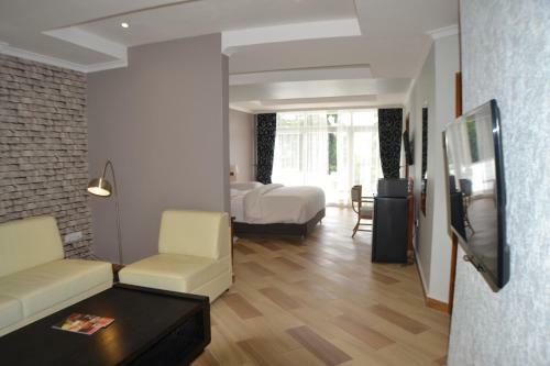 Hotel Tanga Beach Resort & Spa