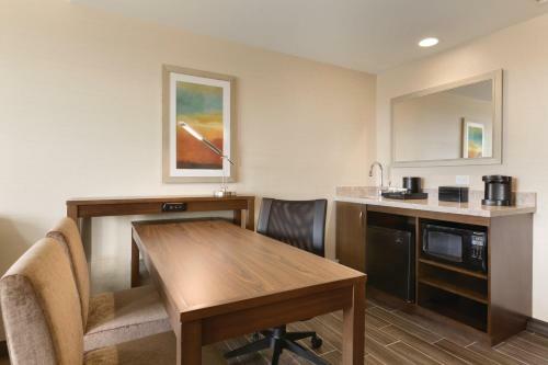 Hotel Embassy Suites By Hilton Akron Canton Airport