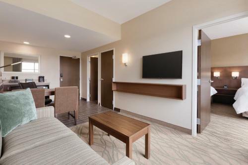 Hotel Embassy Suites By Hilton Akron Canton Airport
