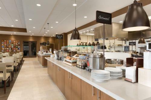 Hotel Embassy Suites By Hilton Akron Canton Airport