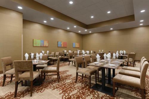 Hotel Embassy Suites By Hilton Akron Canton Airport