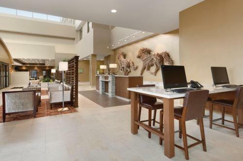 Hotel Embassy Suites By Hilton Akron Canton Airport