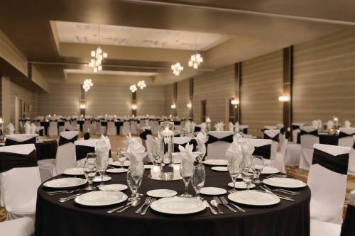 Hotel Embassy Suites By Hilton Akron Canton Airport