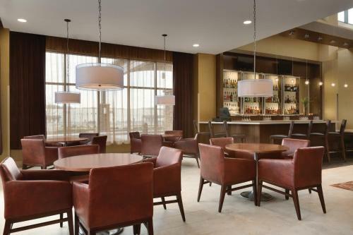 Hotel Embassy Suites By Hilton Akron Canton Airport