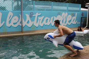 Hostal Parrot Fish Lodge Port Douglas Backpackers