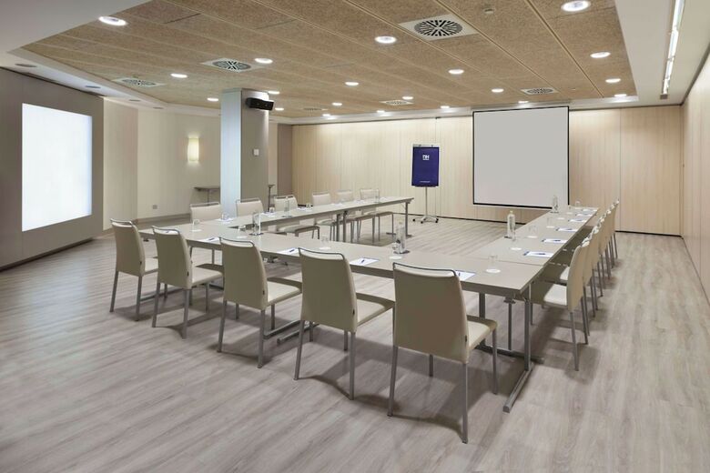 Hotel NH Pamplona Iru�a Park