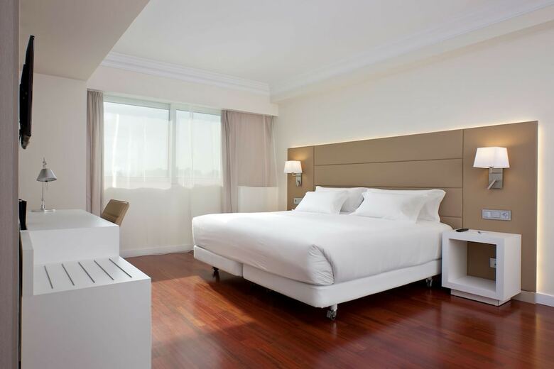 Hotel NH Pamplona Iru�a Park