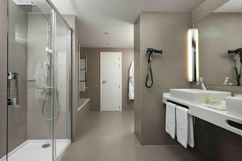 Hotel NH Pamplona Iru�a Park