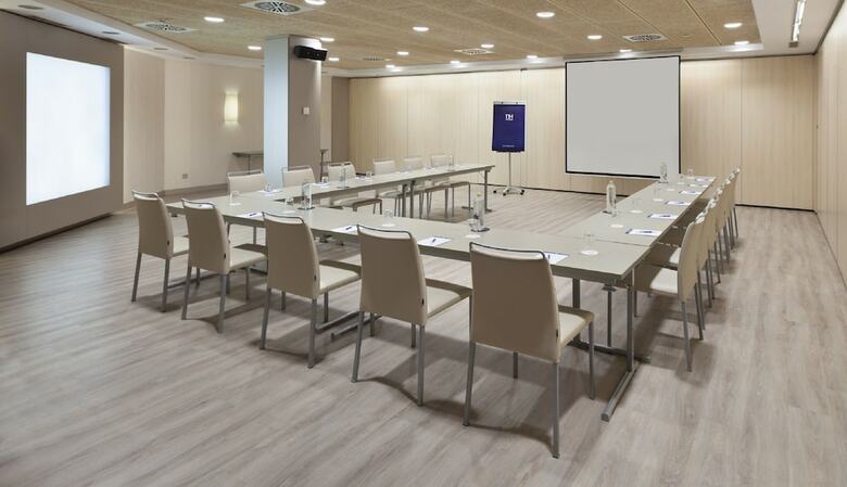 Hotel NH Pamplona Iru�a Park