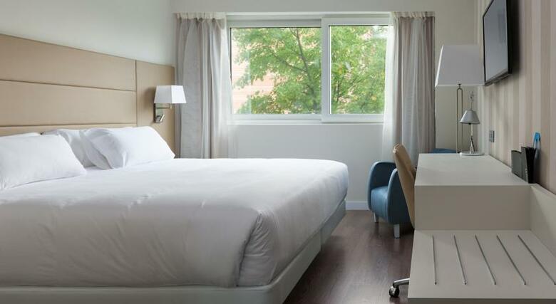 Hotel NH Pamplona Iru�a Park