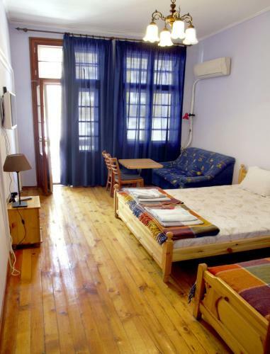 Hostal Interhost Guest Rooms And Apartments