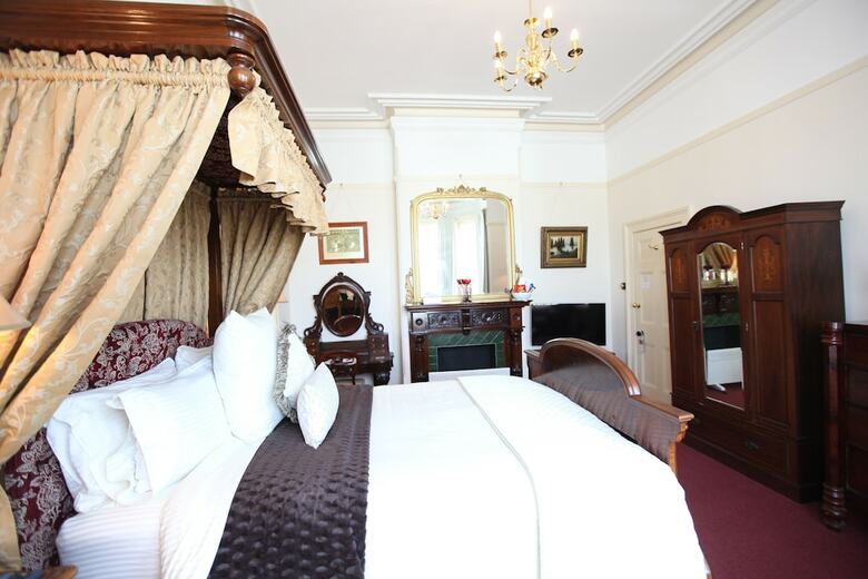 Bed & Breakfast The Grand On Macfie