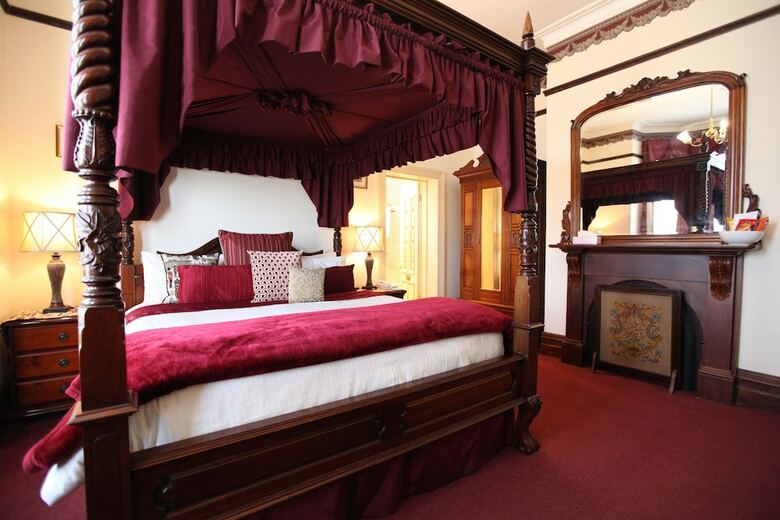 Bed & Breakfast The Grand On Macfie