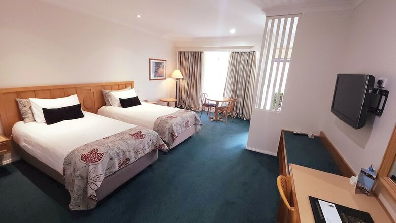 Hotel Young Federation Motor Inn