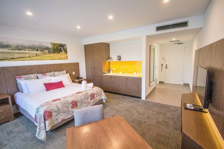 Hotel Young Federation Motor Inn