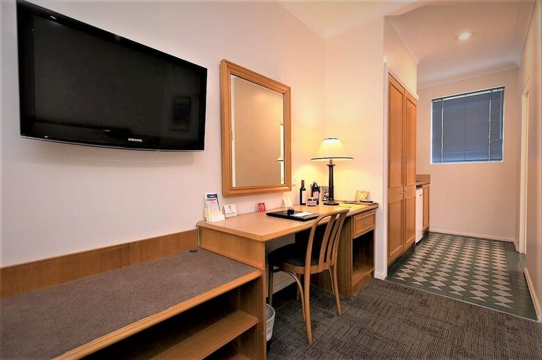 Hotel Young Federation Motor Inn
