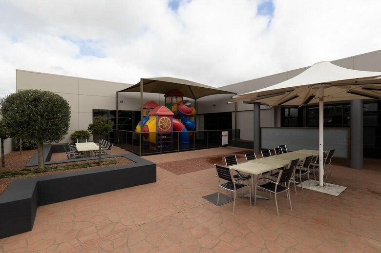 Hotel Young Federation Motor Inn