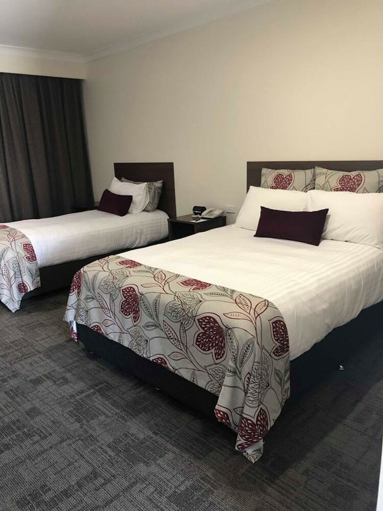 Hotel Young Federation Motor Inn