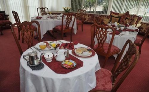 Hostal Caldhame House