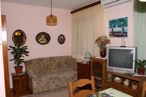 Apartments With A Parking Space Mirca (brac) - 729