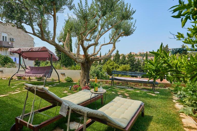 Residencia Guesthouse Anica