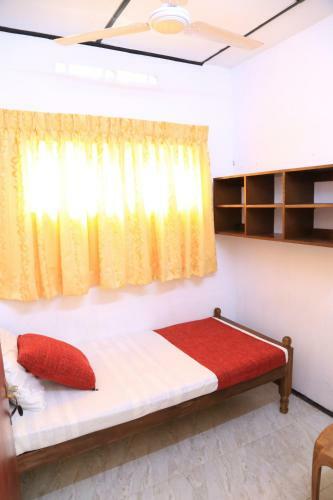 Hostal Yaarl Holiday Inn