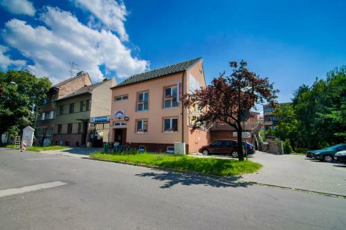 Hostal Penzion Reos