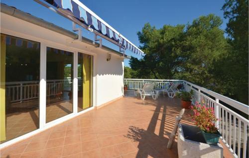 Holiday Home Vrboska With Fireplace 06