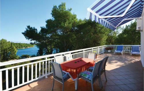 Holiday Home Vrboska With Fireplace 06