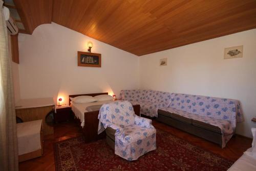 Hostal Triple Room Baska Voda 6748b