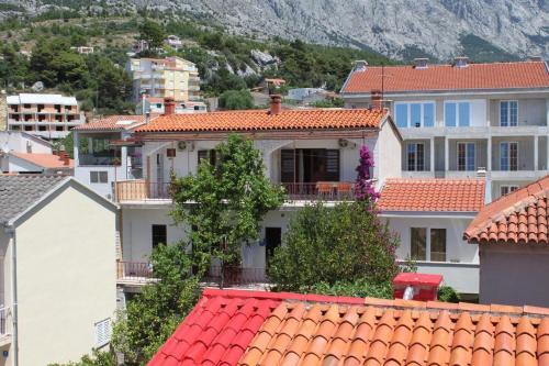 Hostal Triple Room Baska Voda 6748b