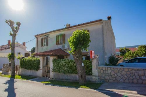 Hostal Rooms With A Parking Space Cres - 2512