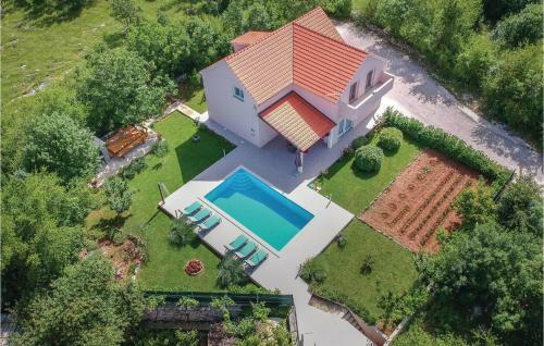 Holiday Home Dugopolje 01
