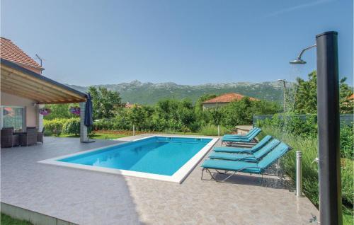 Holiday Home Dugopolje 01