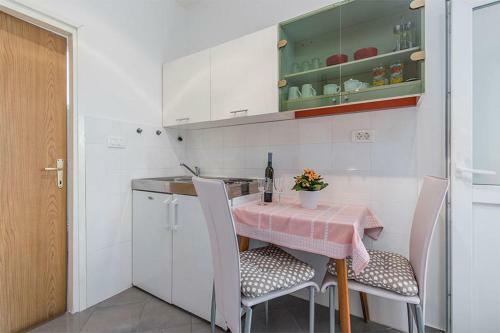 Hostal Apartments With A Parking Space Novigrad - 2536